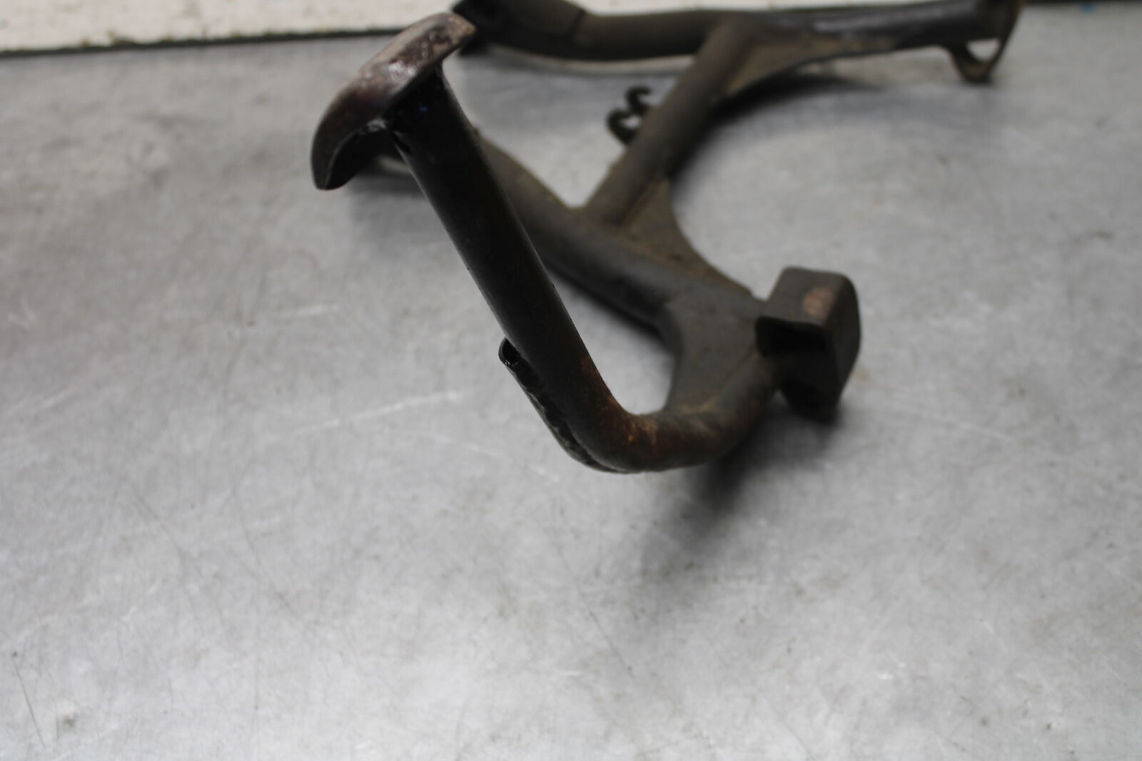 85-86 SUZUKI MADURA 1200 CENTER MAIN STAND  BB691