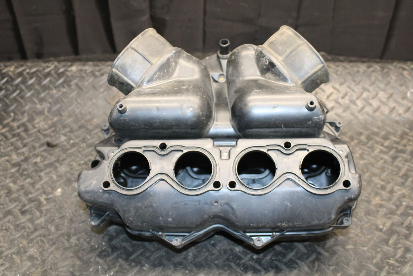 03-04 HONDA CBR600RR AIRBOX AIR INTAKE FILTER BOX BB218