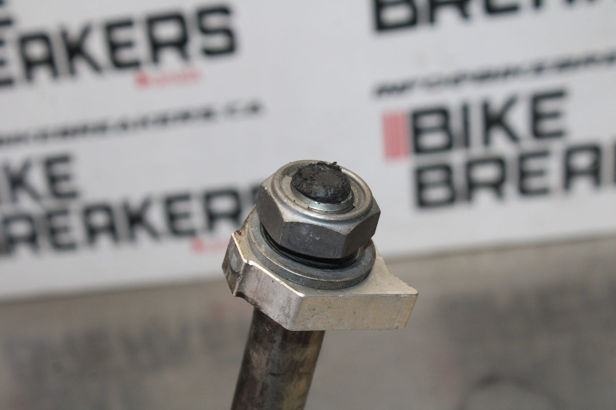 20 TRIUMPH STREET TRIPLE 765 REAR AXLE BACK WHEEL RIM PIVOT BOLT AXEL BB864