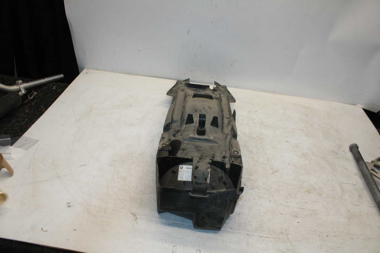07-13 BMW R1200GS ADVENTURE REAR BACK TAIL UNDERTAIL BATTERY TRAY PLASTIC BB368