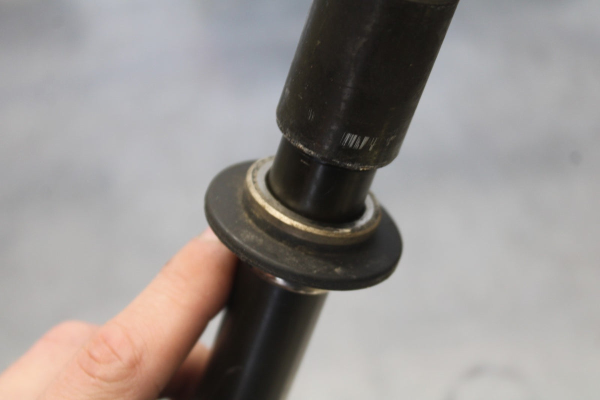 03-04 YAMAHA YZF R6 FRONT WHEEL RIM AXLE PIVOT BOLT BB890