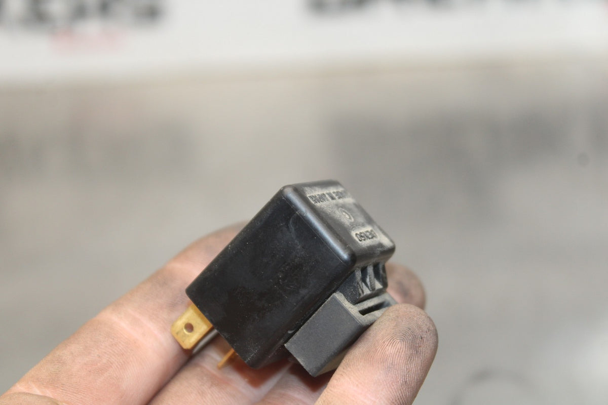 17-24 SUZUKI SV650 TURN SIGNAL BLINKER RELAY FLASHER SWITCH BB829