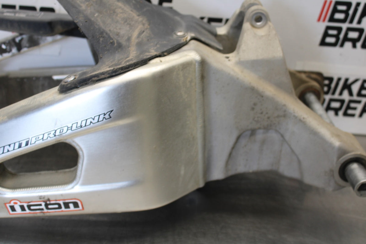 05-06 HONDA CBR600RR REAR SWINGARM BACK SUSPENSION SWING ARM BB893