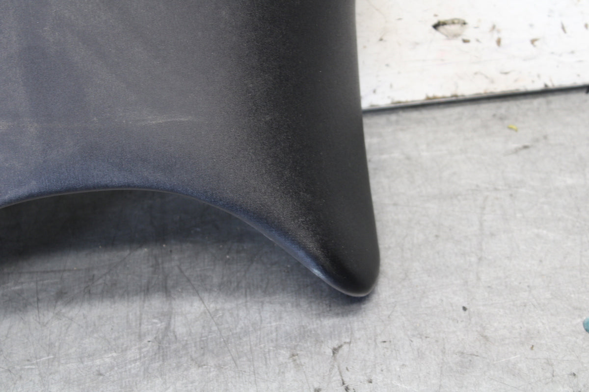 08-16 YAMAHA YZF R6 FRONT DRIVERS SEAT PAD SADDLE PILLION 13S-24710-00-00 BB665
