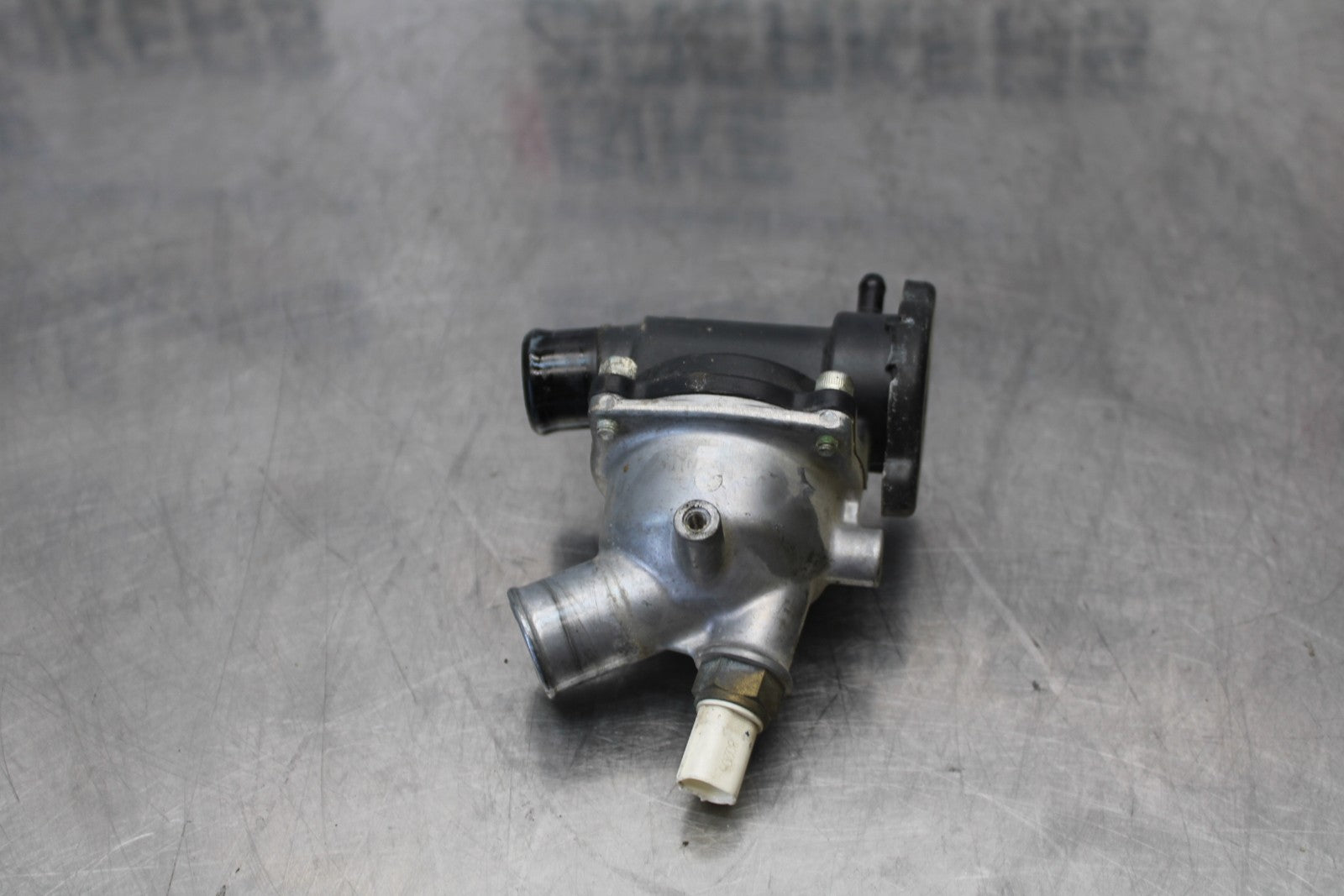 08 KAWASAKI VULCAN 900 THERMOSTAT W HOUSING ASSEMBLY BB184