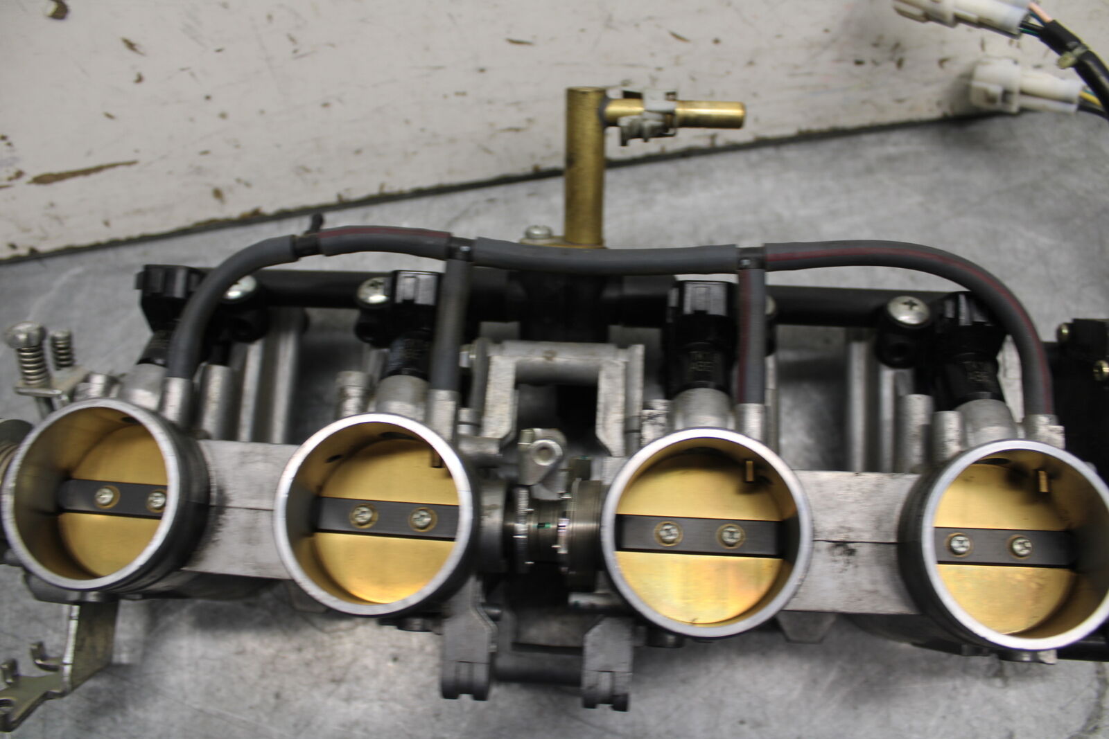 05-06 SUZUKI GSXR1000 MAIN FUEL INJECTORS / THROTTLE BODIES 13405-41G00 BB677