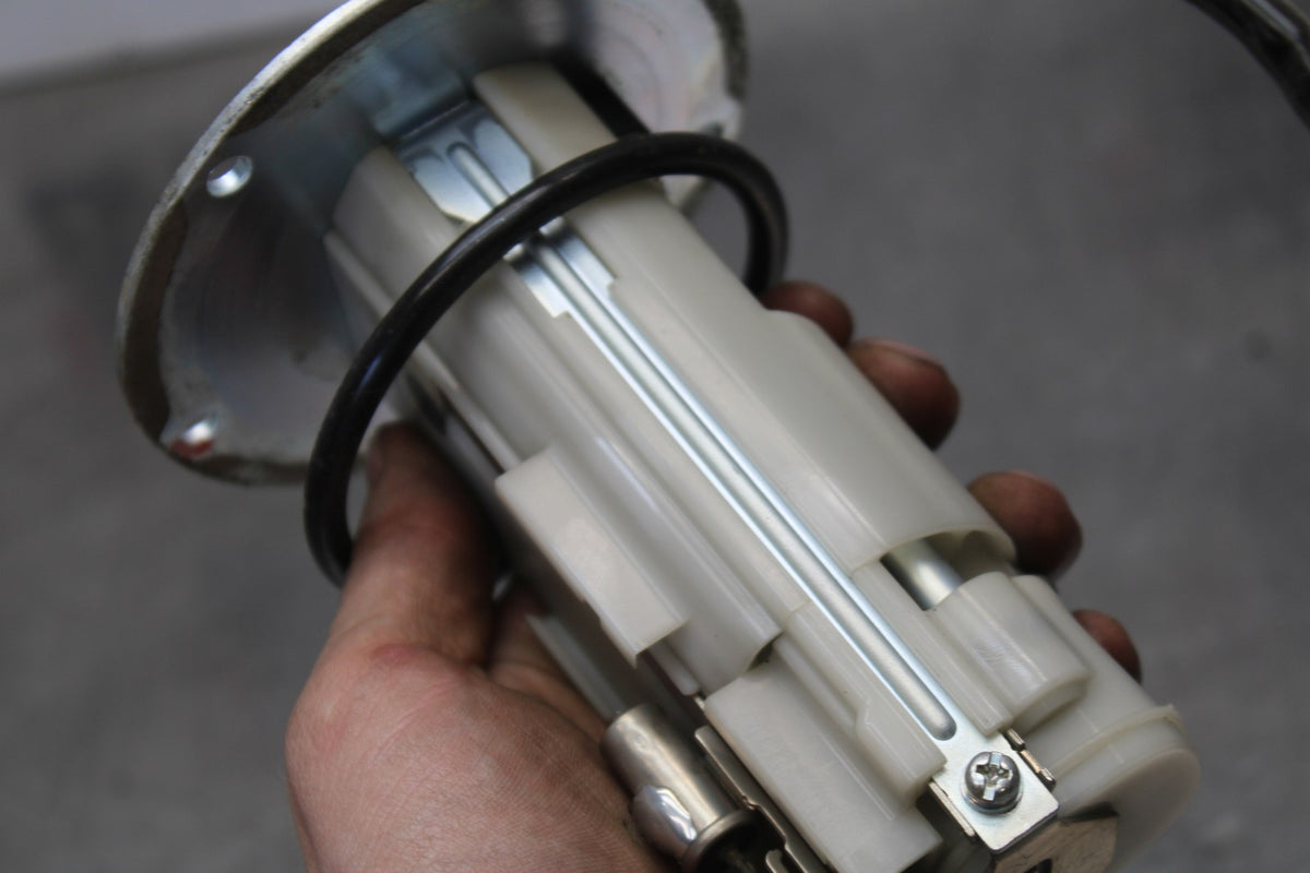 09 KAWASAKI CONCOURS 14 ZG1400B FUEL PUMP GAS PETROL SENDER UNIT BB875