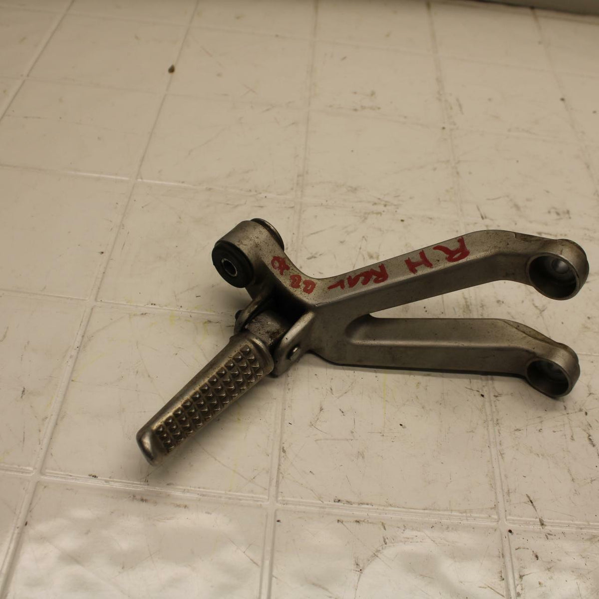 01-06 HONDA CBR600F4I RIGHT REAR BACK PASSENGER PEG BB314b