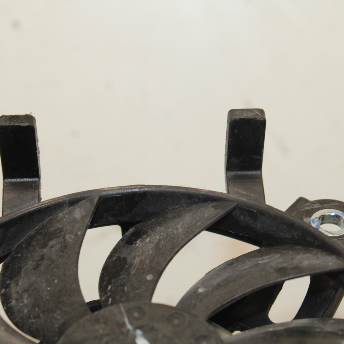 15-18 HONDA CB300FA ENGINE RADIATOR COOLING FAN BB646