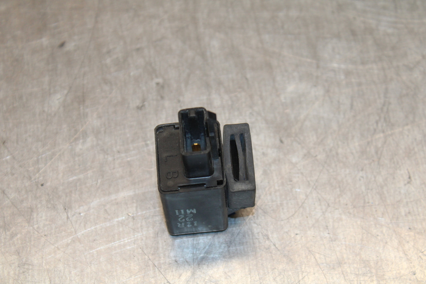 13-18 KAWASAKI NINJA ZX6R TURN SIGNAL BLINKER RELAY FLASHER SWITCH BB130