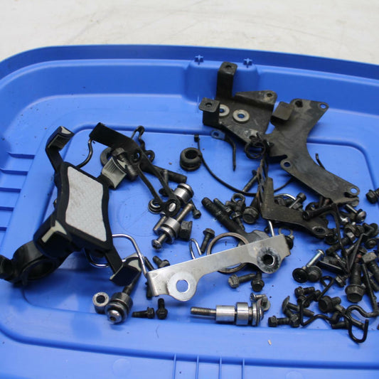 06-21 KAWASAKI VULCAN 900 BOLTS HARDWARE MOTOR SCREWS BB363