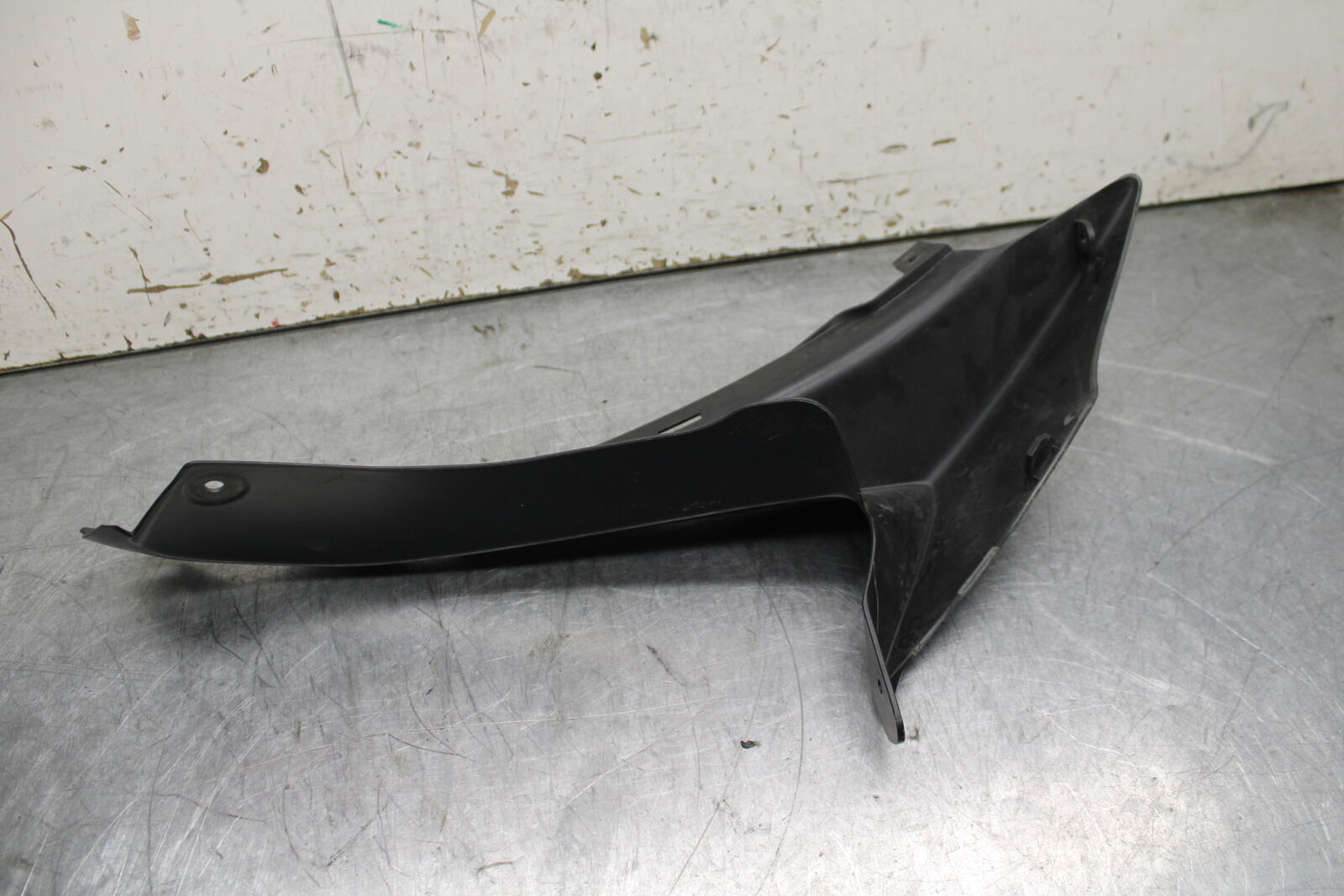 08-10 SUZUKI GSXR 600  RIGHT FRONT UPPER MID SIDE FAIRING COWL PLASTIC BB630