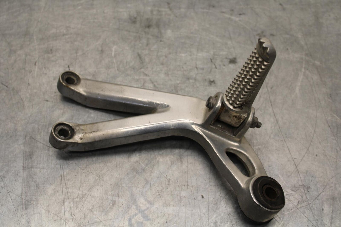 2000 Yamaha YZF R6 REAR BACK PASSENGER PEG SET PAIR 5EB-27430-00-00 BB558