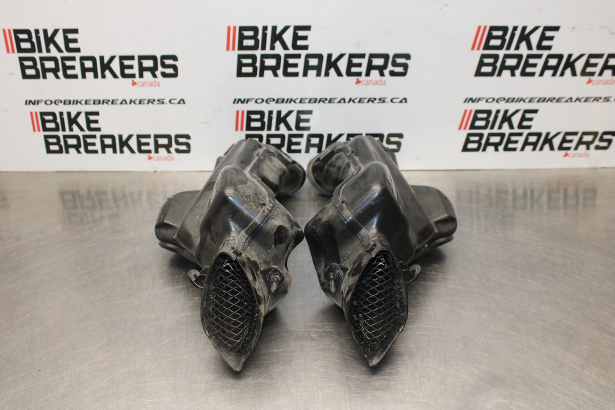07 SUZUKI GSXR1000 RIGHT LEFT AIR INTAKE DUCTS BB770