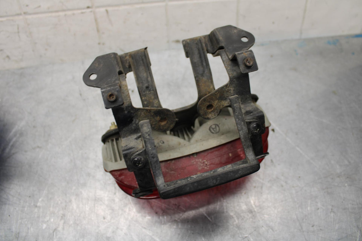 00-01 KAWASAKI ZZR600 REAR TAIL TAILLIGHT BACK BRAKE LIGHT BB31