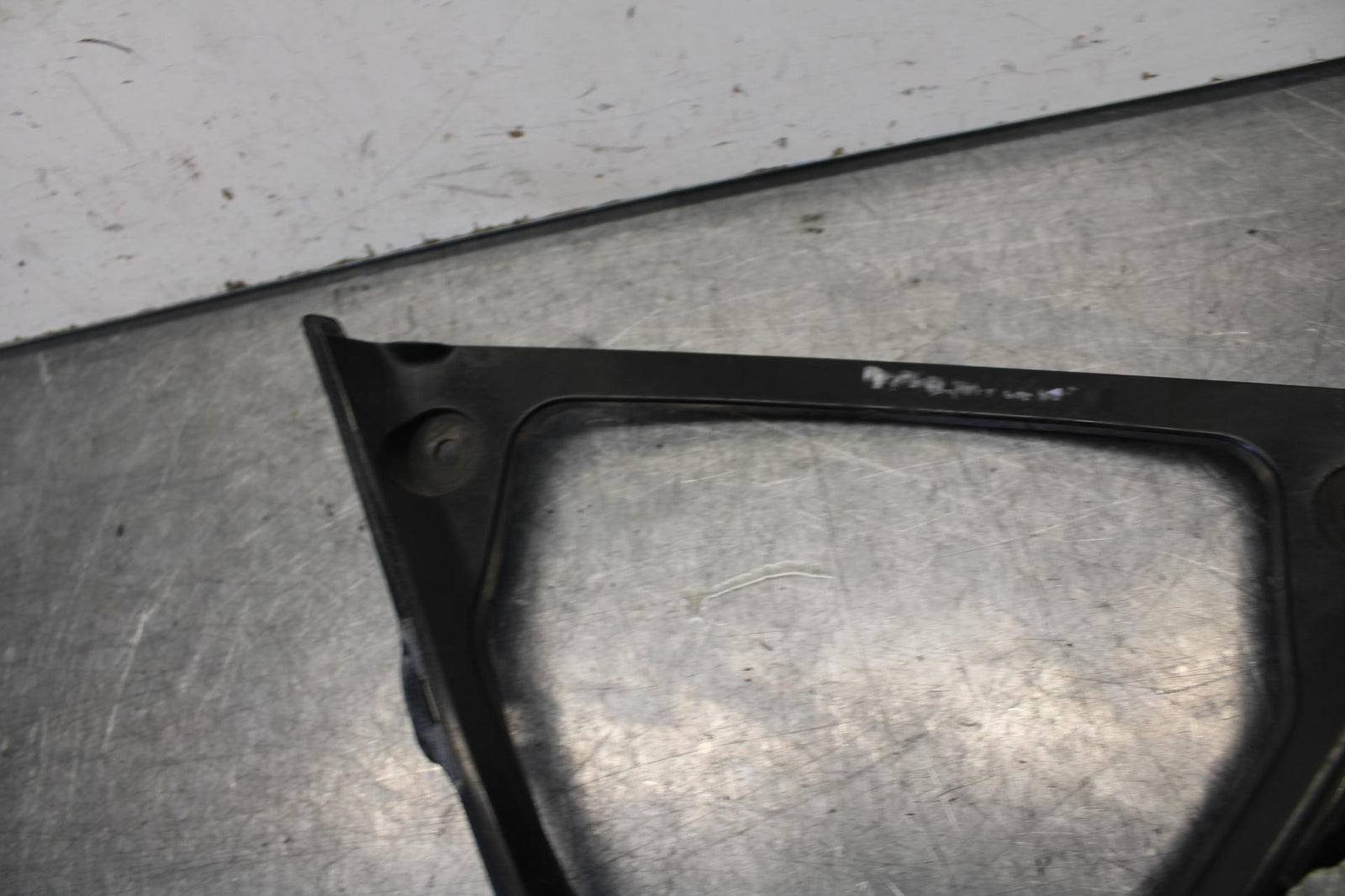 08-10 SUZUKI GSXR 600  FRONT LOWER INNER EXHAUST V FAIRING COWL GUARD BB101