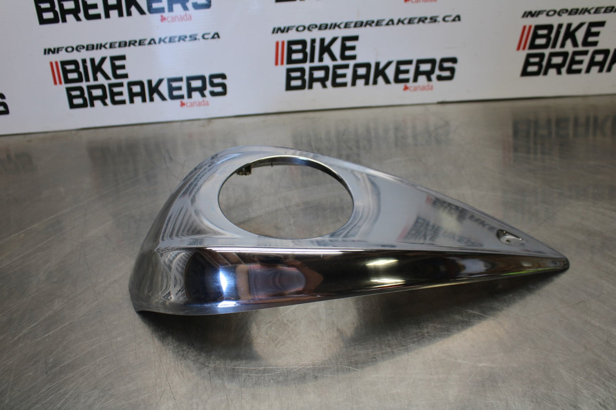 09 YAMAHA V STAR 950 GAS TANK CAP COVER TRIM PANELCOWL FAIRING BB172