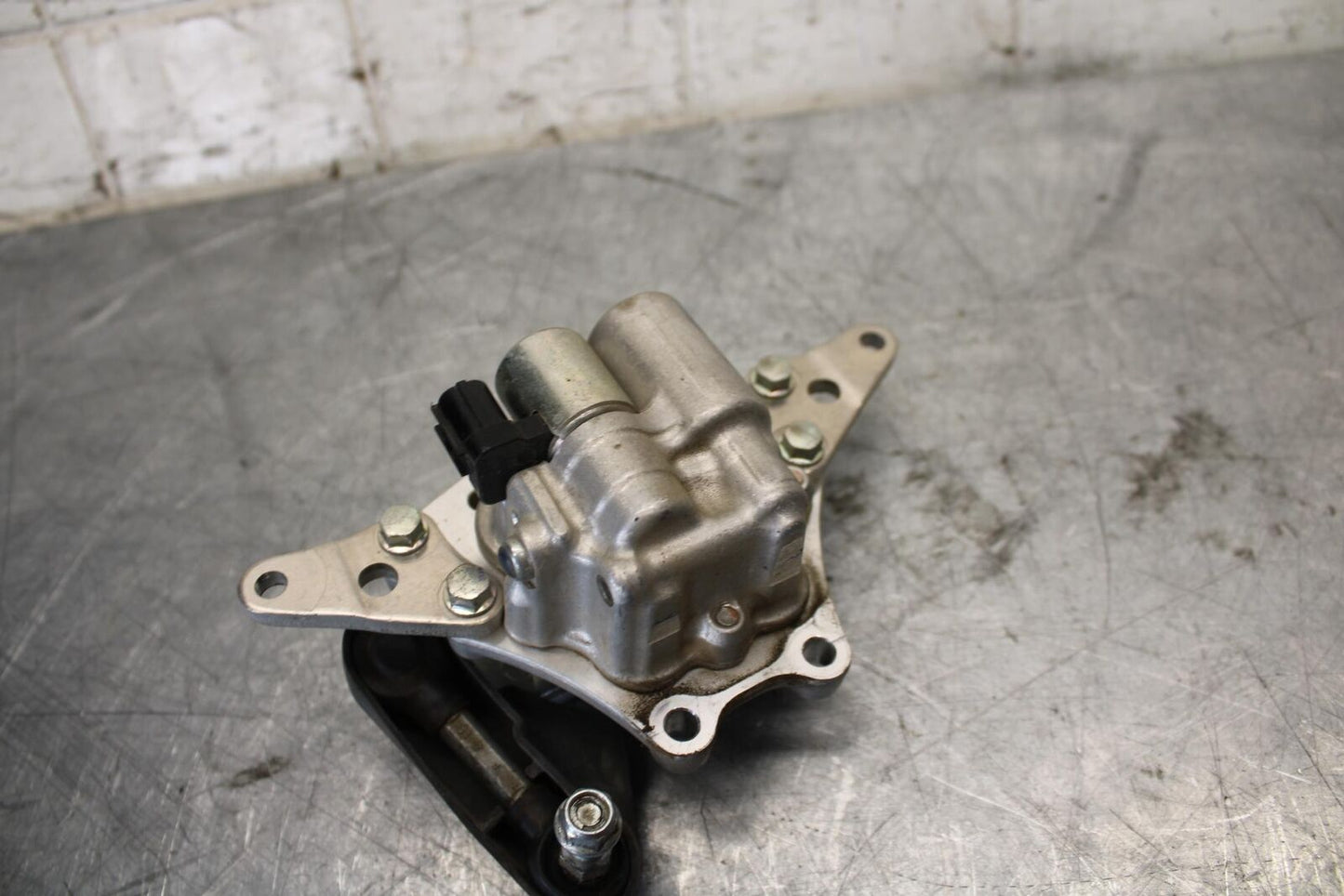 2011 Honda CBR600RR STEERING DAMPER STABILIZER 53700-MFJ-D01 BB520