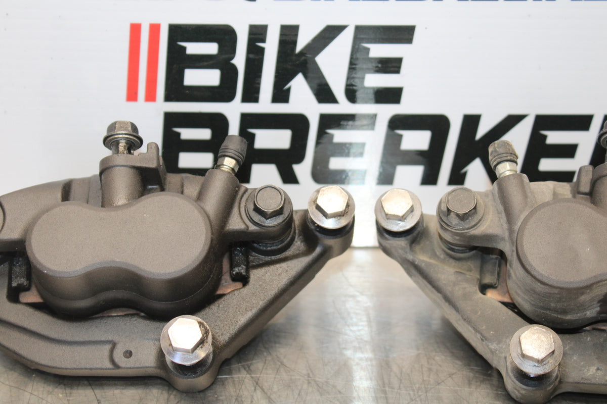 09-15 YAMAHA FZ6R RIGHT LEFT FRONT BRAKE CALIPER SET PAIR CALIPERS BB161