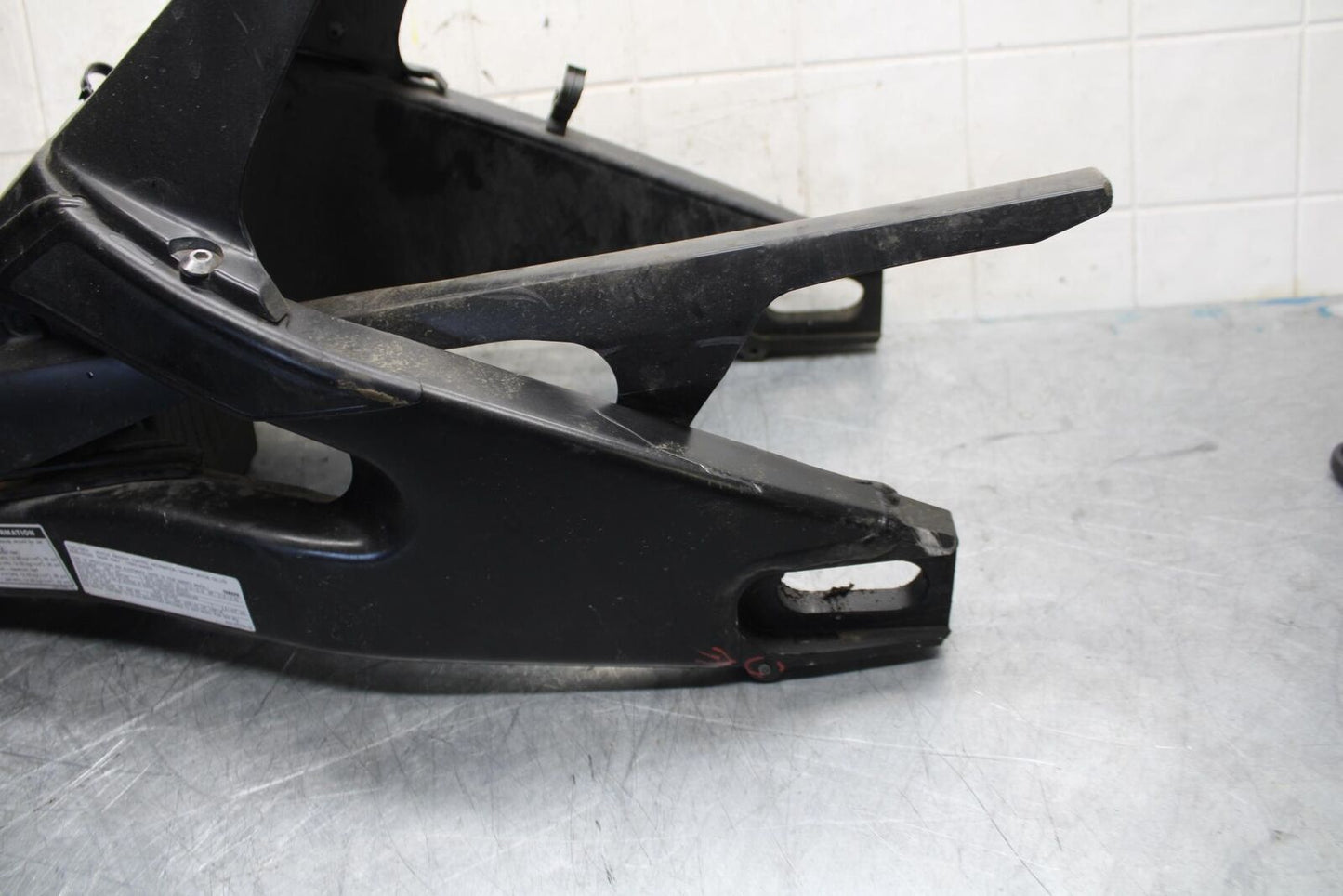 2007 Yamaha YZF R6 REAR SWINGARM BACK SUSPENSION  13S-22110-00-00 BB525