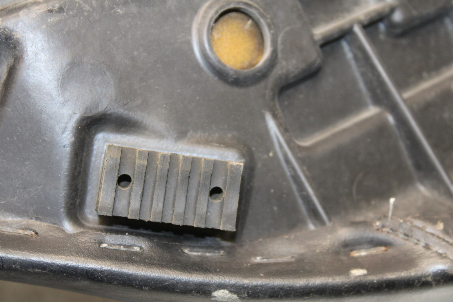 05-09 SUZUKI BOULEVARD C90 FRONT DRIVERS SEAT BB692