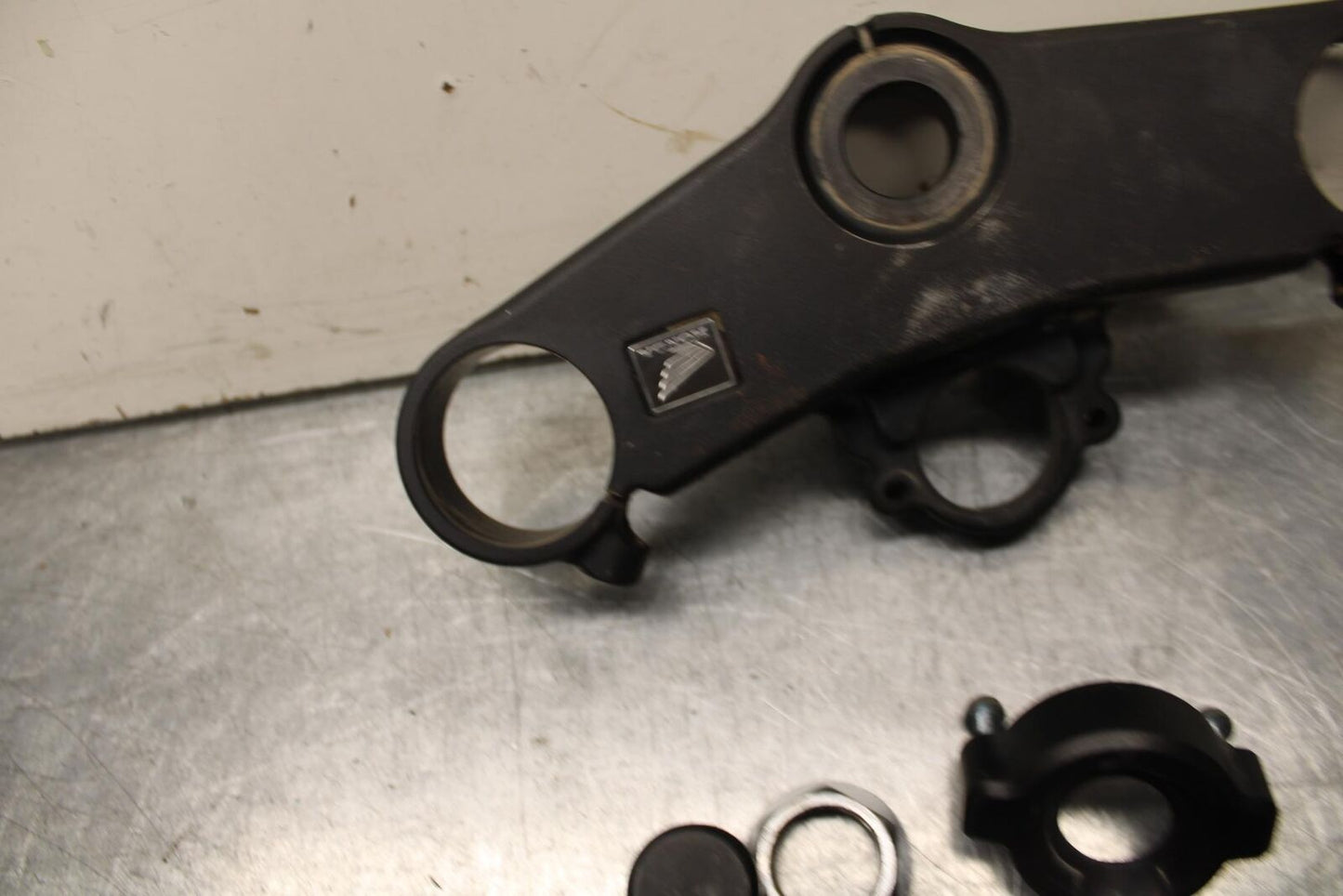 03-04 HONDA CBR600RR FORKS UPPER TRIPLE TREE CLAMP 53300-MEE-000 BB614