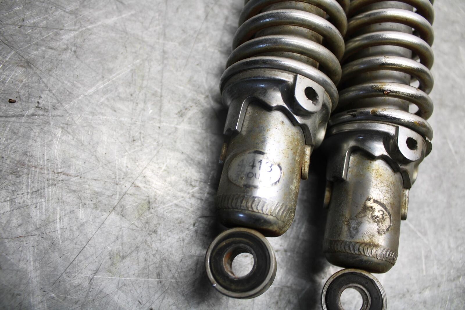 1982 Suzuki GS450L REAR BACK SHOCK ABSORBER BB52