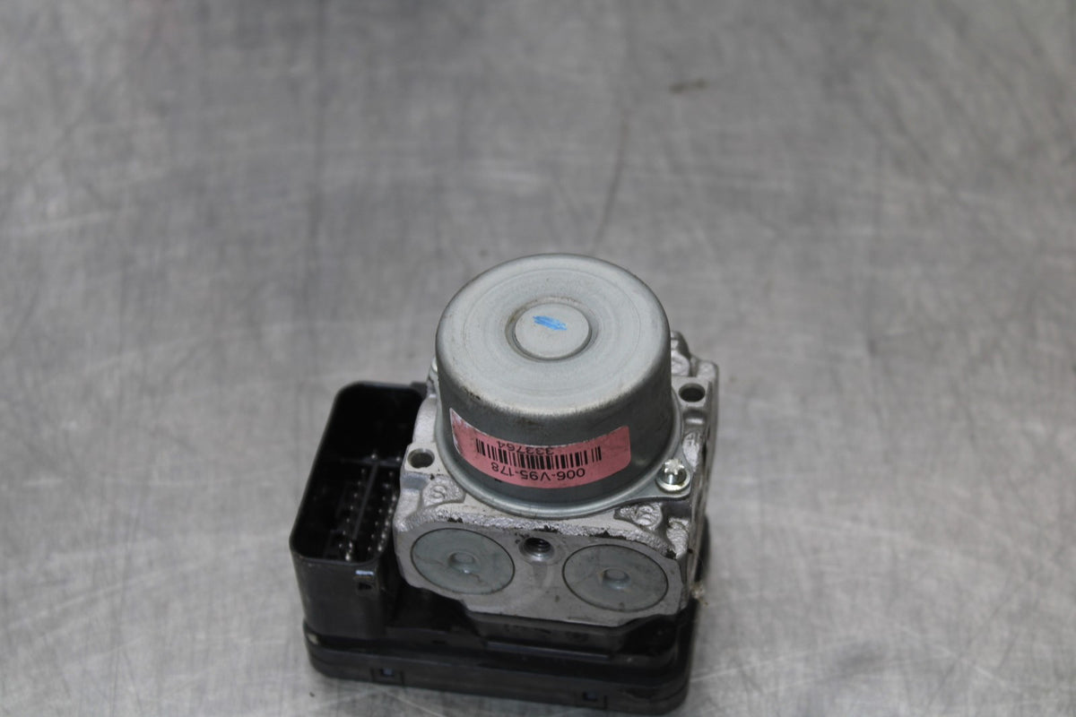 24-25 KAWASAKI NINJA ZX4R ABS PUMP UNIT MODULE BB174