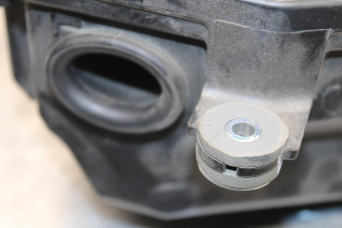 19-22 KAWASAKI Z400 AIRBOX AIR INTAKE FILTER BOX BB586