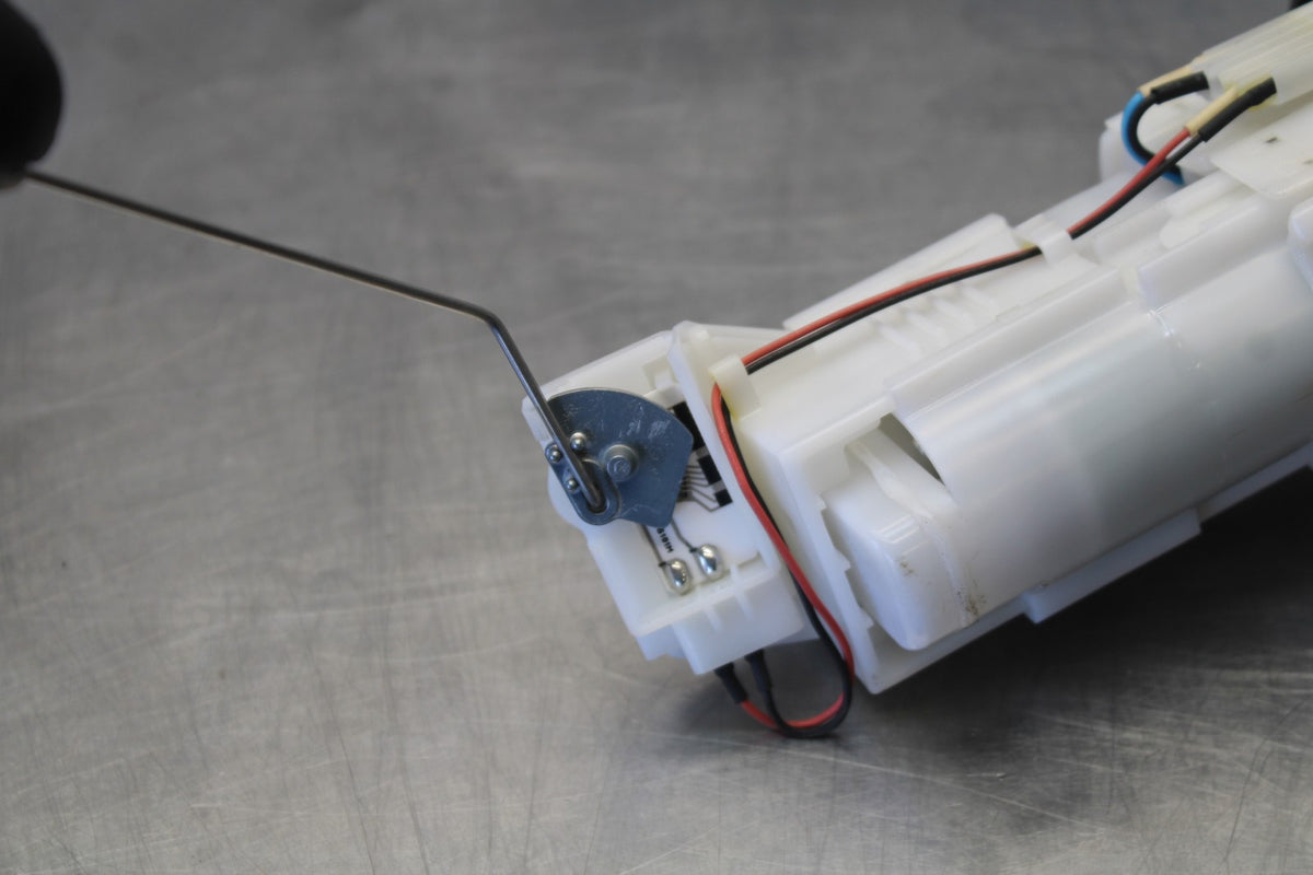 24-25 KAWASAKI ELIMINATOR 450 FUEL GAS PUMP BB869