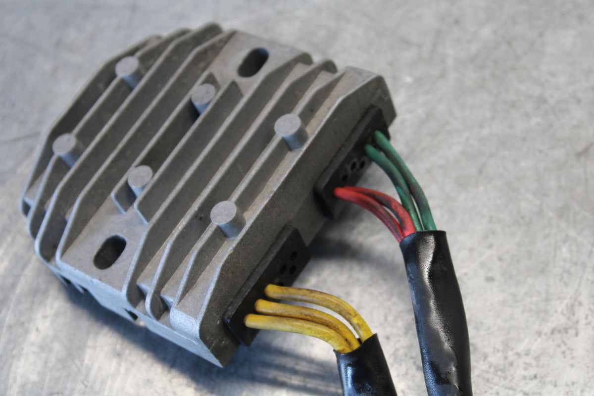 03-04 HONDA CBR600RR RECTIFIER VOLTAGE REGULATOR 31600-MEE-003 BB661