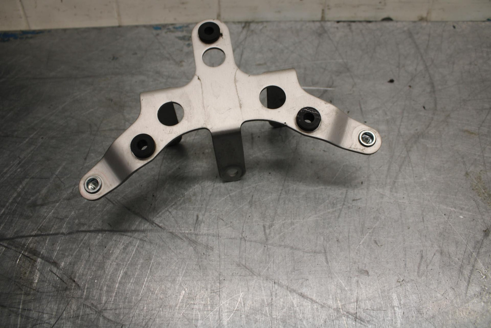 07-08 KAWASAKI CONCOURS 1400 ABS GAUGES STAY BRACKET BB449