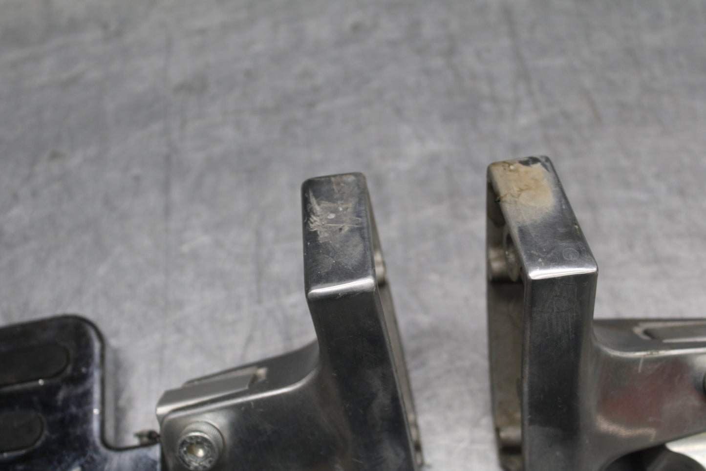 00 SUZUKI INTRUDER 1500 VL1500 REAR PASSENGER FOOT STEP PEG BB761