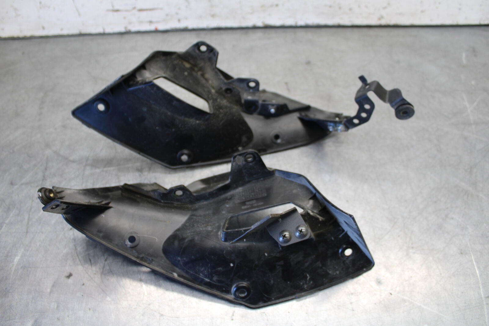 19-22 KAWASAKI Z400 RIGHT LEFT INNER FAIRINGS COWLS PANELS TRIMS BB708
