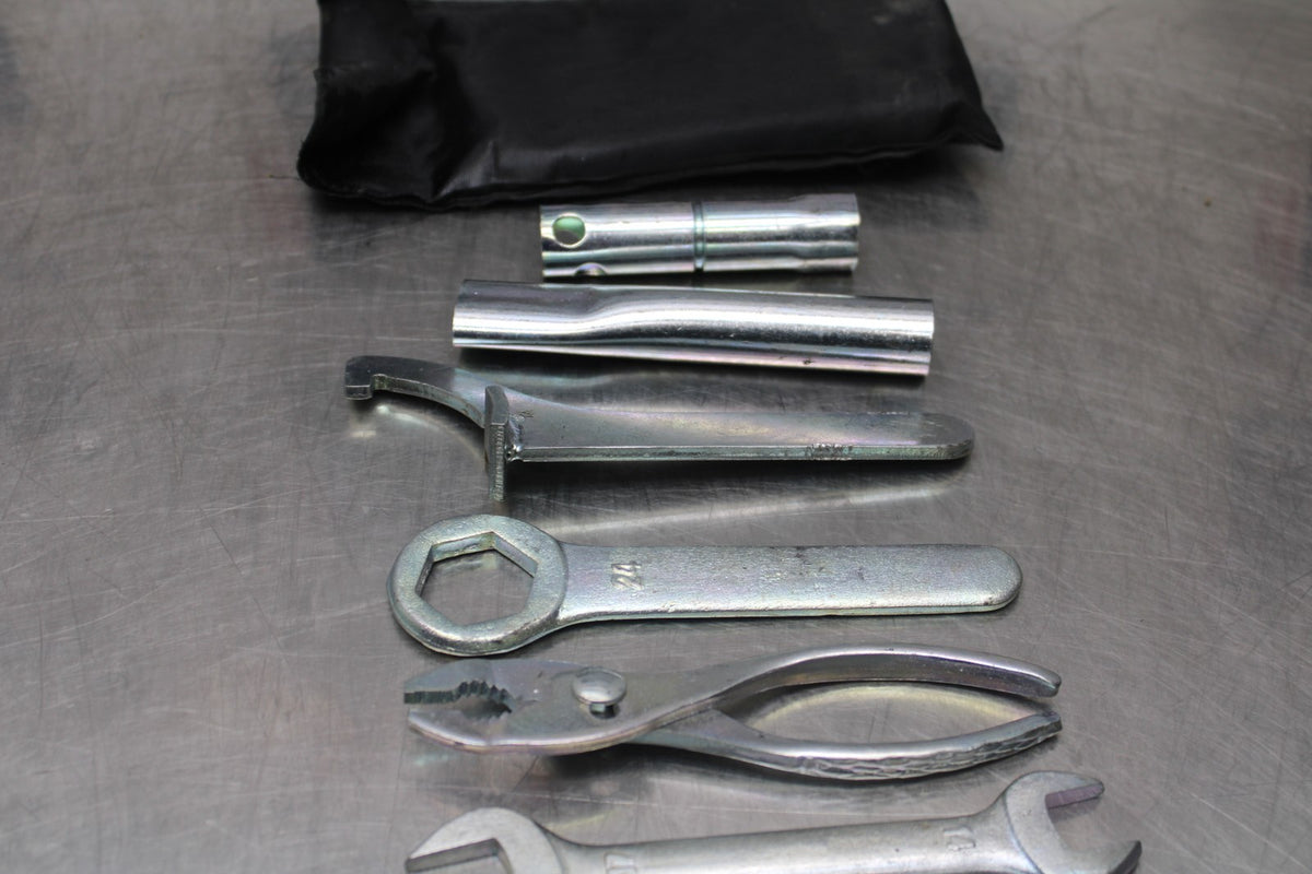 15 SUZUKI GW250F STOCK TOOLS OEM TOOL BAG KIT SET BB789