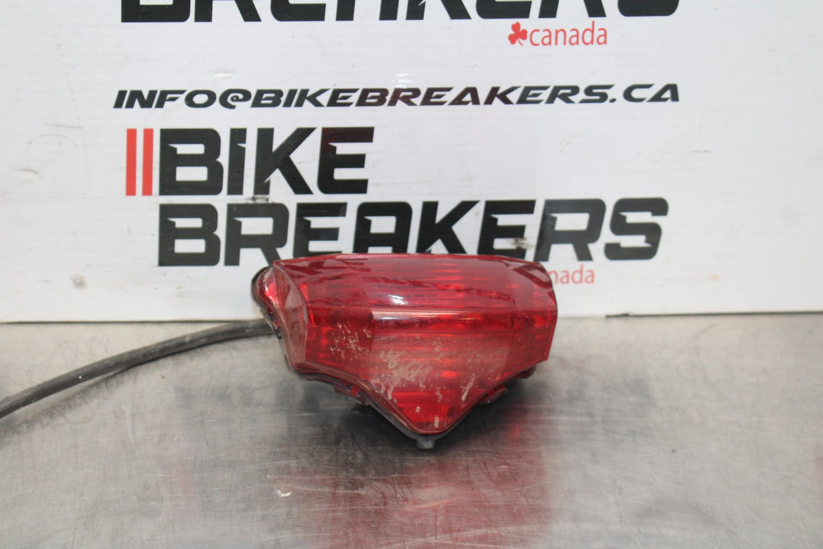 04-09 YAMAHA FZ6 REAR TAIL TAILLIGHT BACK BRAKE LIGHT BB800