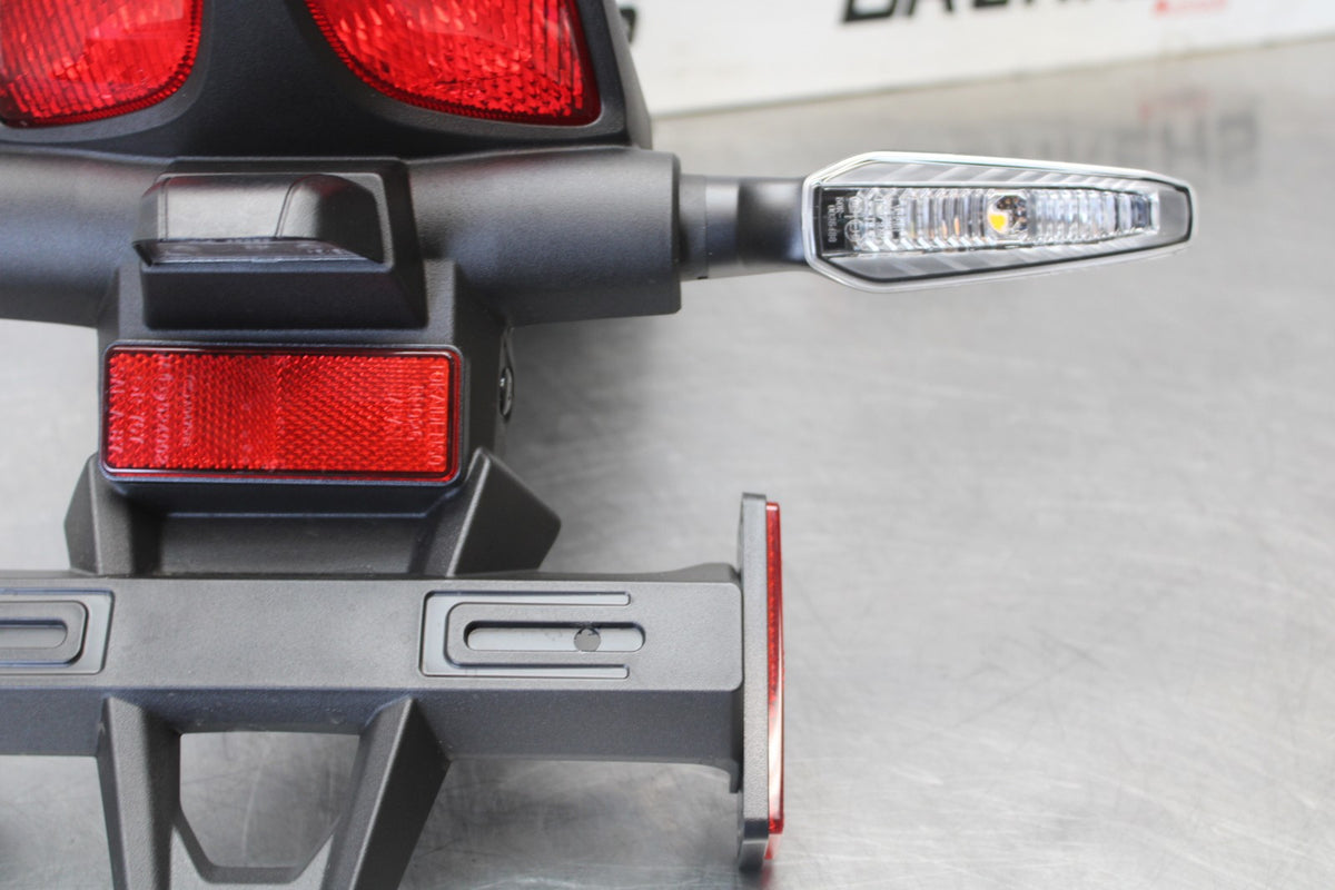 23-26 SUZUKI GSX-8S REAR TAIL LIGHT BACK FENDER TURN SIGNALS BB00