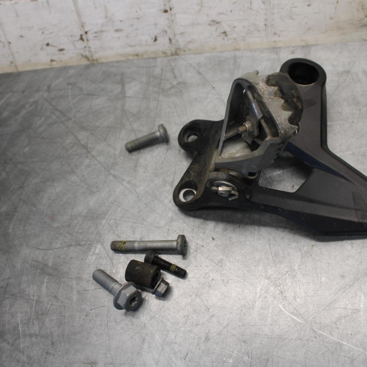 22 KTM 890 ADVENTURE   LEFT REARSET REAR SET DRIVER FOOT PEG REST STOP BB514