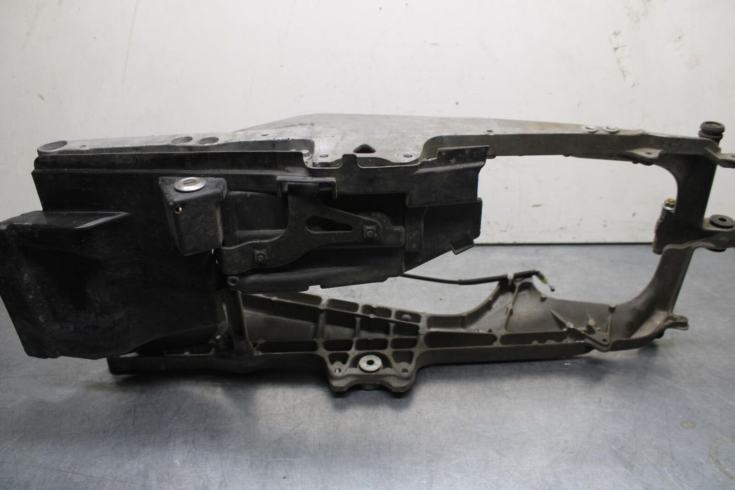 03-04 HONDA CBR600RR REAR SUBFRAME BACK SUB FRAME 50200-MEE-000 BB637
