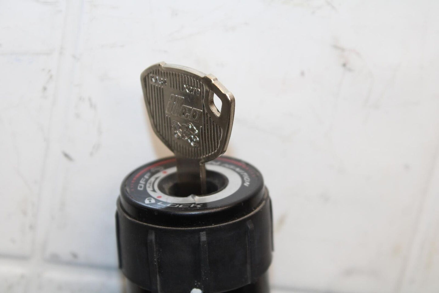 19-22 KAWASAKI Z400 IGNITION LOCK KEY SET W/ GAS CAP AND SEAT LOCK BB586