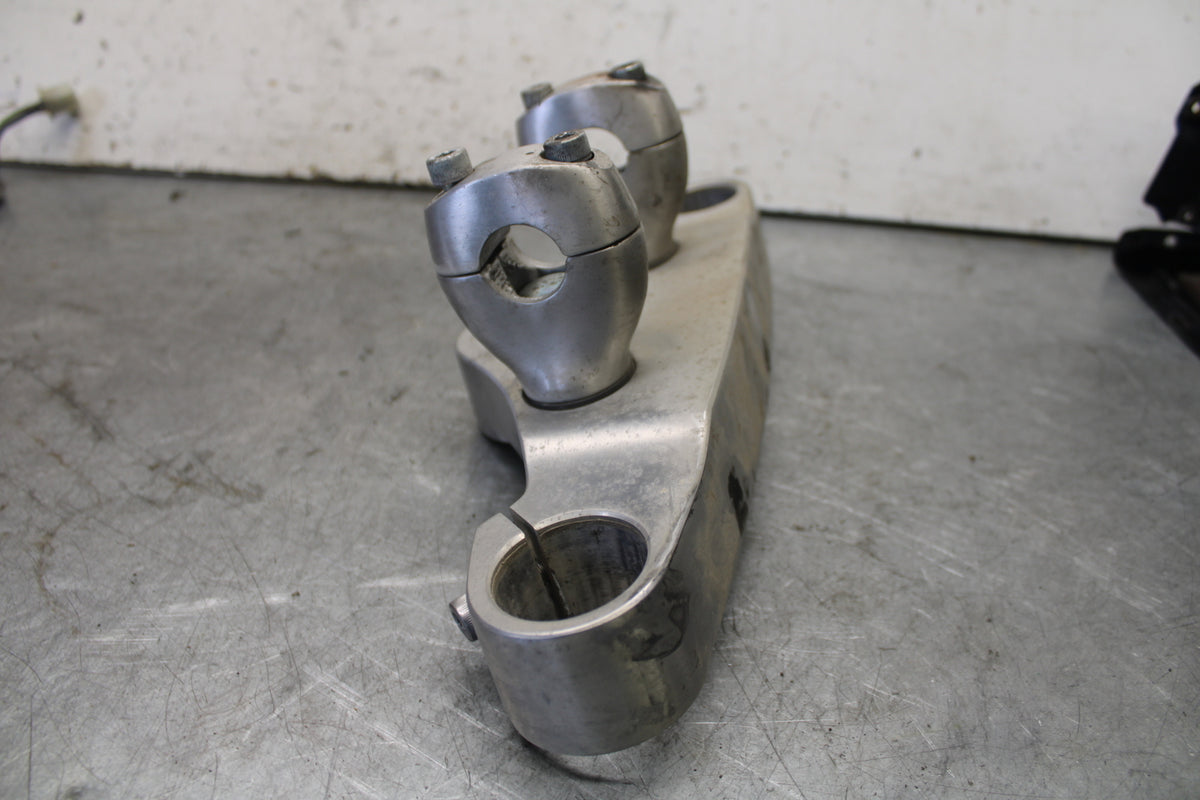 05-09 SUZUKI BOULEVARD C90 FORKS UPPER TRIPLE TREE CLAMP BB692