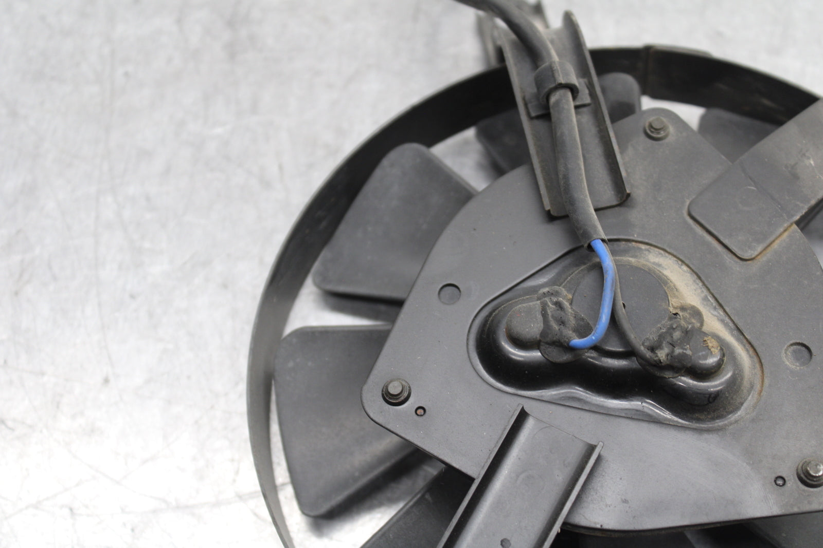 00-02 KAWASAKI NINJA ZX6R ENGINE RADIATOR COOLING FAN BB750