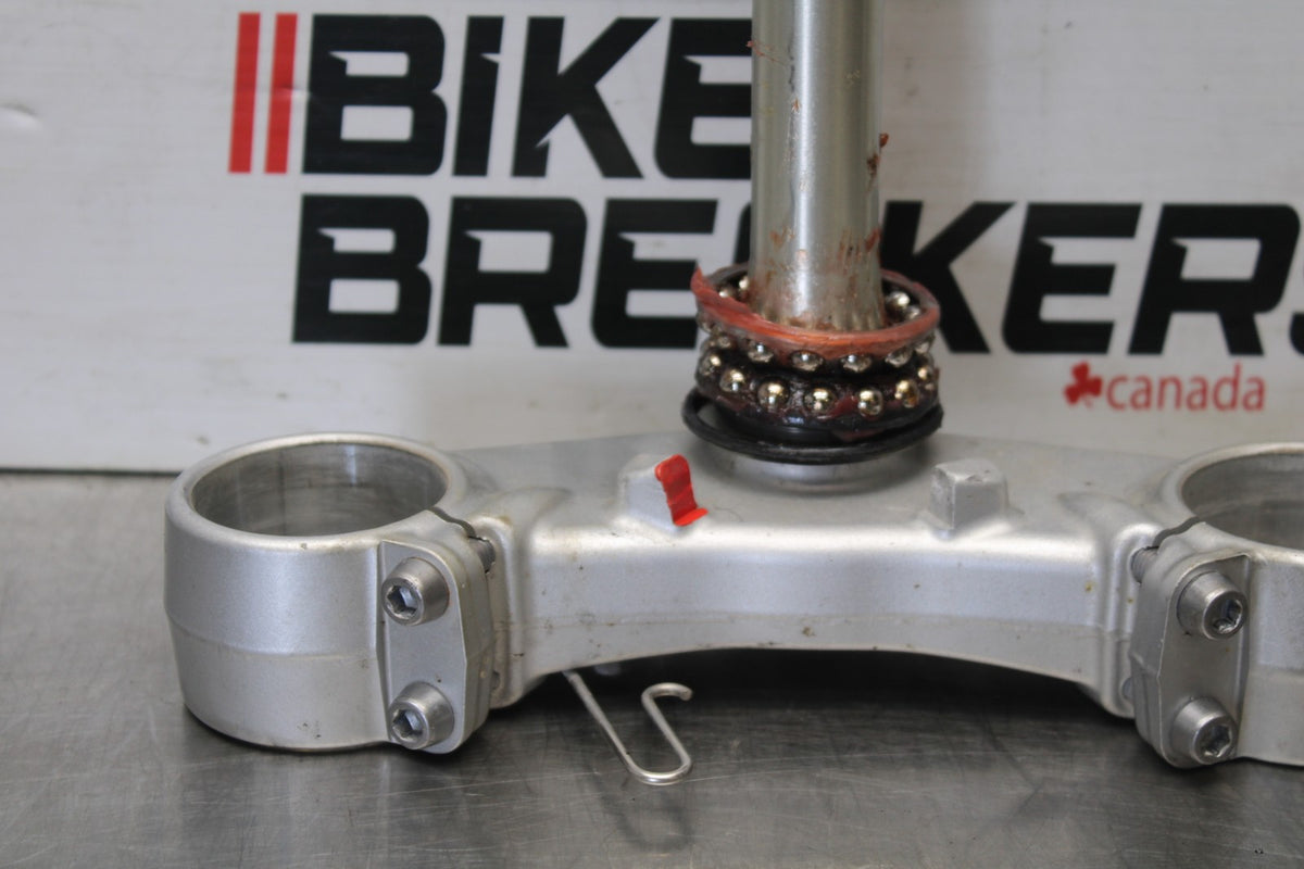 12 TRIUMPH STREET TRIPLE R FRONT FORKS CLAMP LOWER TRIPLE TREE STEM BB914