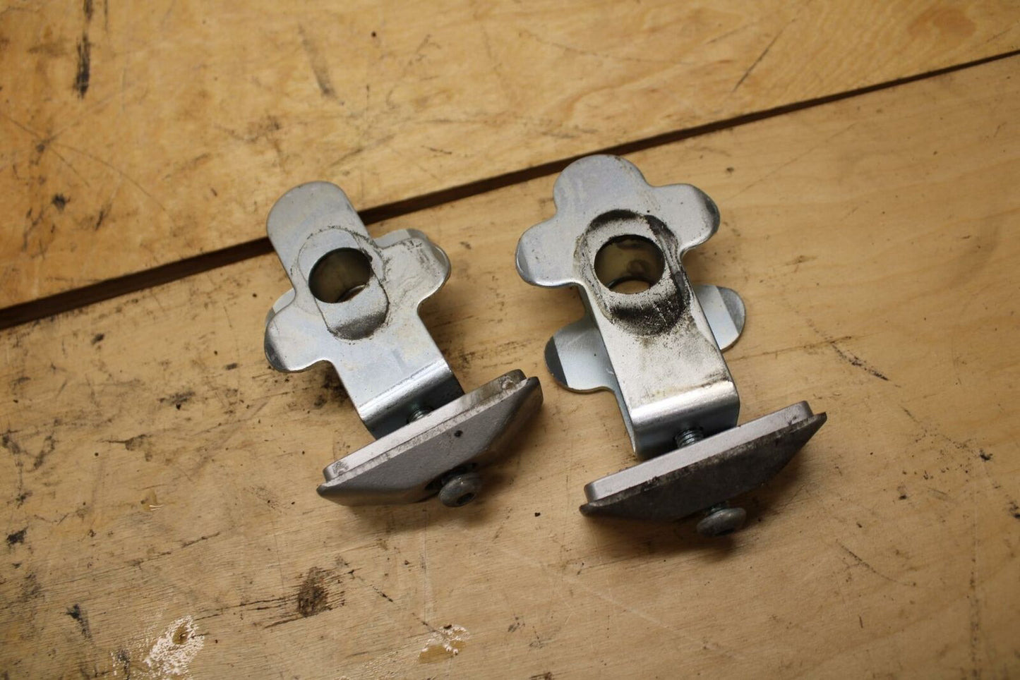 07-12 SUZUKI BANDIT 650S SWINGARM CHAIN TENSIONER ADJUSTMENT BRACKETS  BB328