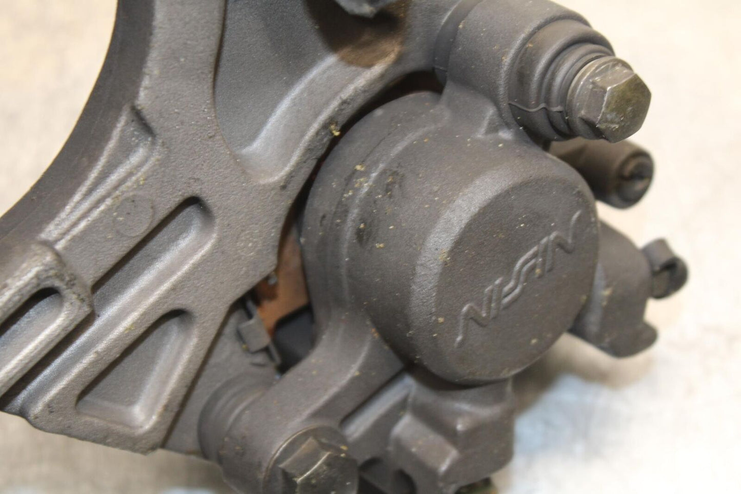 05 YAMAHA YZF R6S REAR BACK BRAKE CALIPER W MOUNT BRACKET BB95