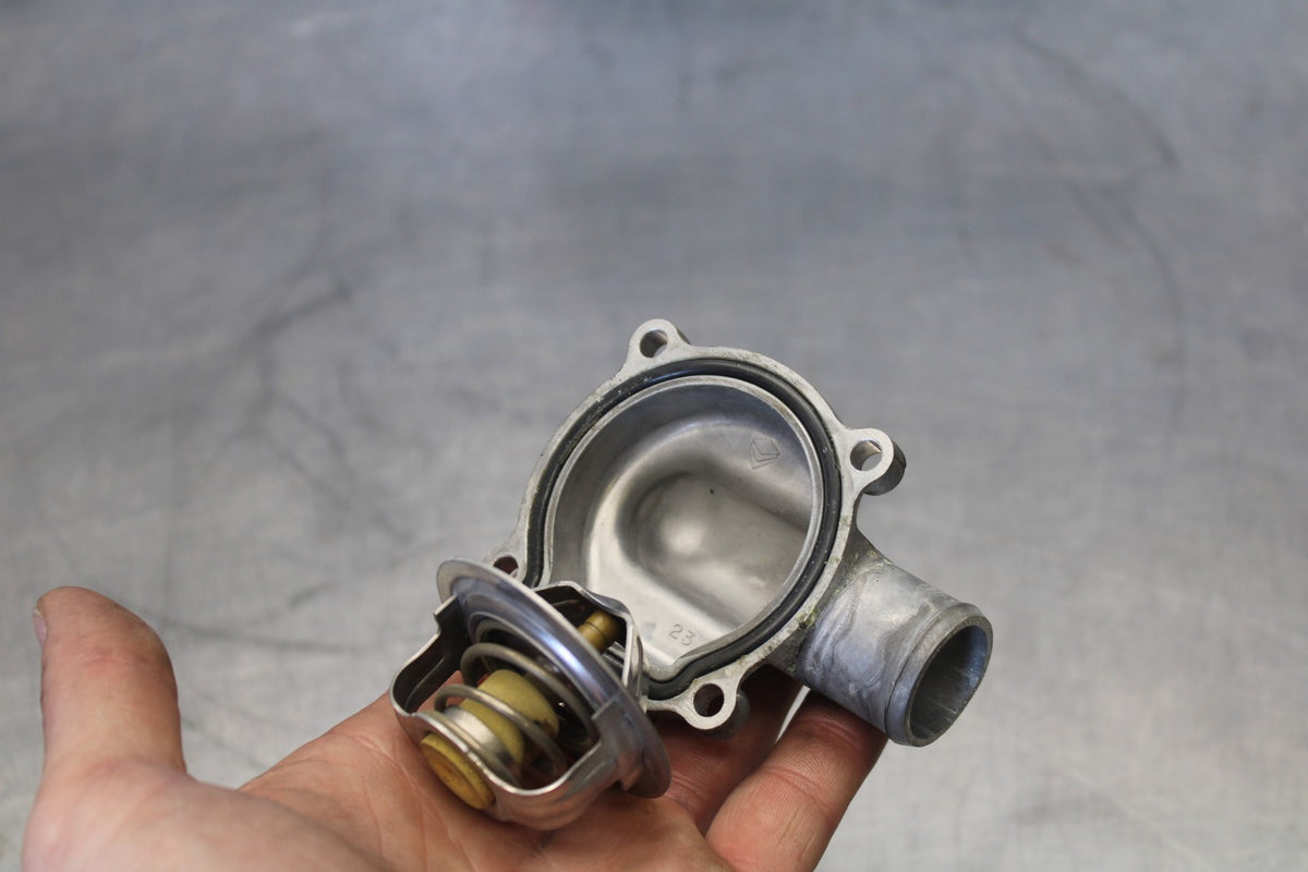 20-22 KAWASAKI NINJA ZX6R THERMOSTAT W HOUSING ASSEMBLY BB884