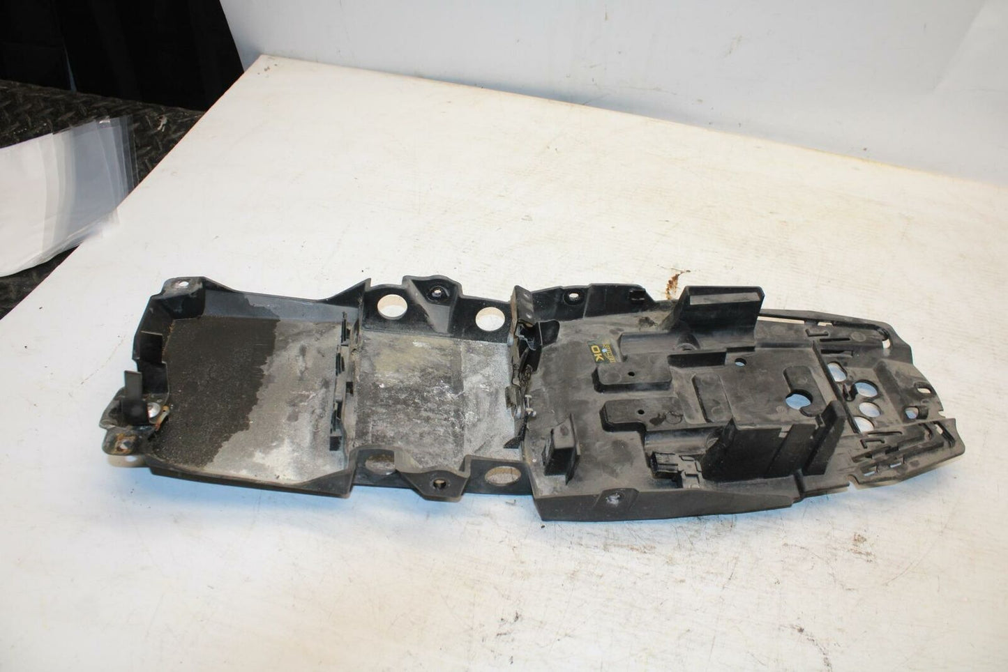 07-16 TRIUMPH STREET TRIPLE REAR BACK TAIL UNDERTAIL BATTERY TRAY PLASTIC BB361