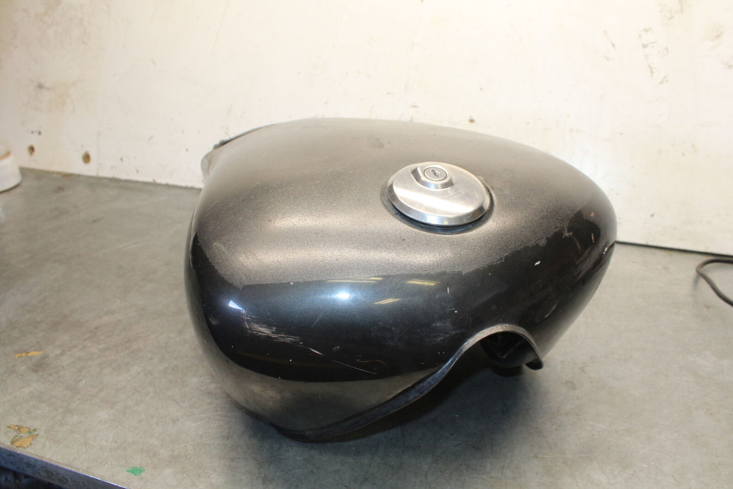 85-86 SUZUKI MADURA 1200 GAS TANK FUEL PETROL RESERVOIR  BB691