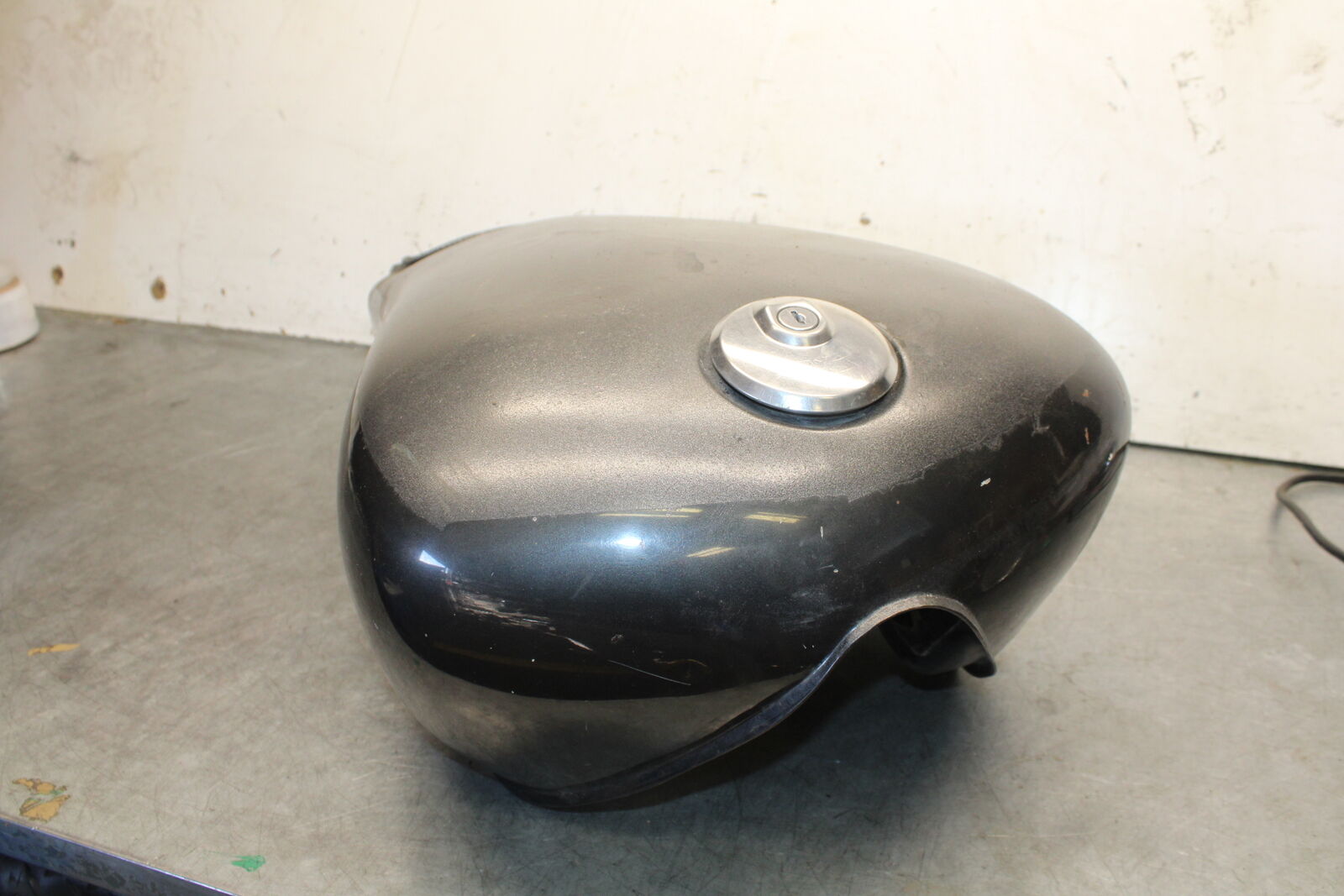 85-86 SUZUKI MADURA 1200 GAS TANK FUEL PETROL RESERVOIR  BB691