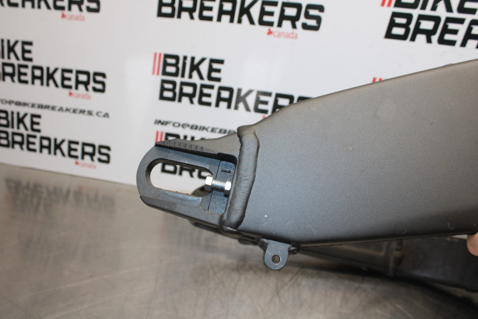 21-23 KAWASAKI NINJA ZX6R REAR SWINGARM BACK SUSPENSION SWING ARM BB179